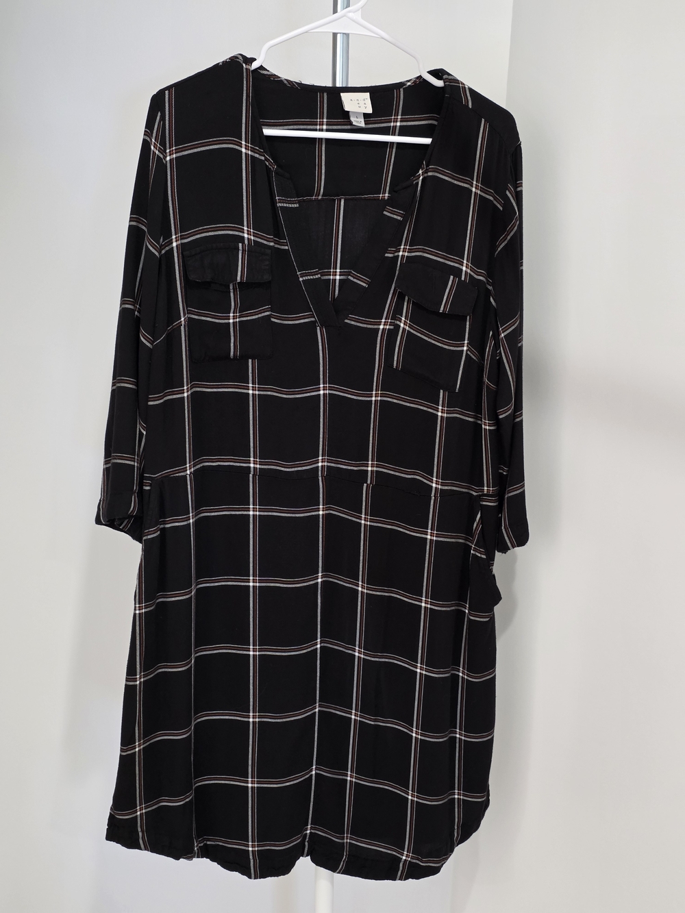 a new day - Black Plaid V-Neck Midi Dress L